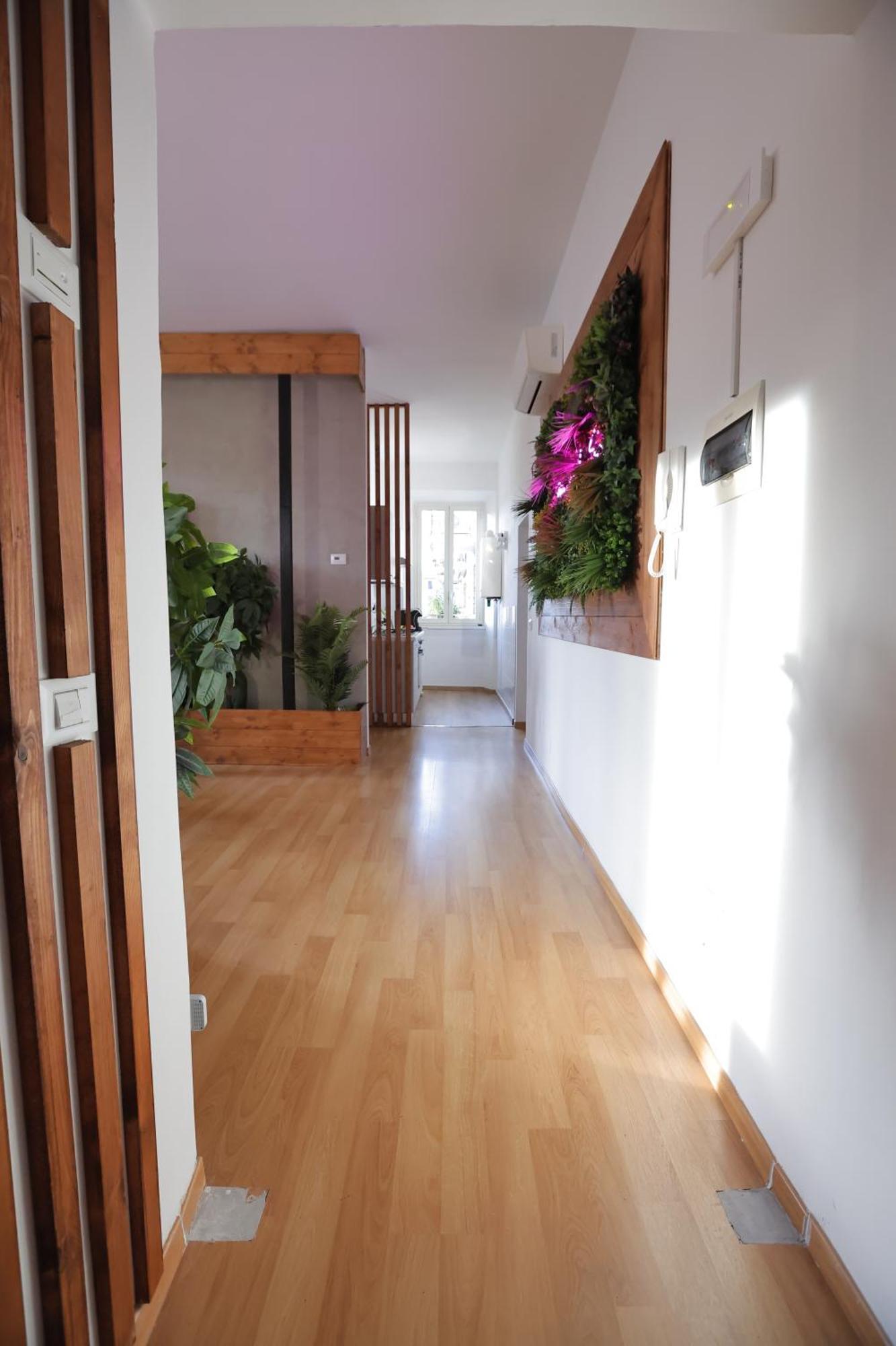 The Holy Apartment Rom